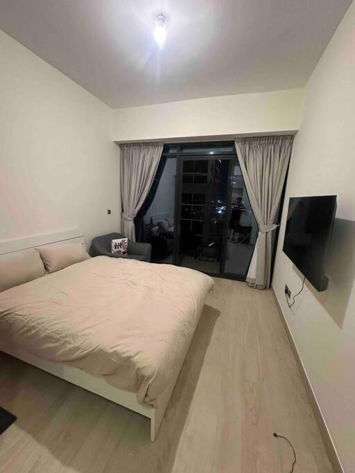 Azizi Riviera 10 Minutes To Mall Apartment *