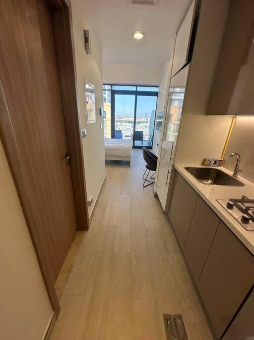 Azizi Riviera 10 Minutes To Mall Apartment